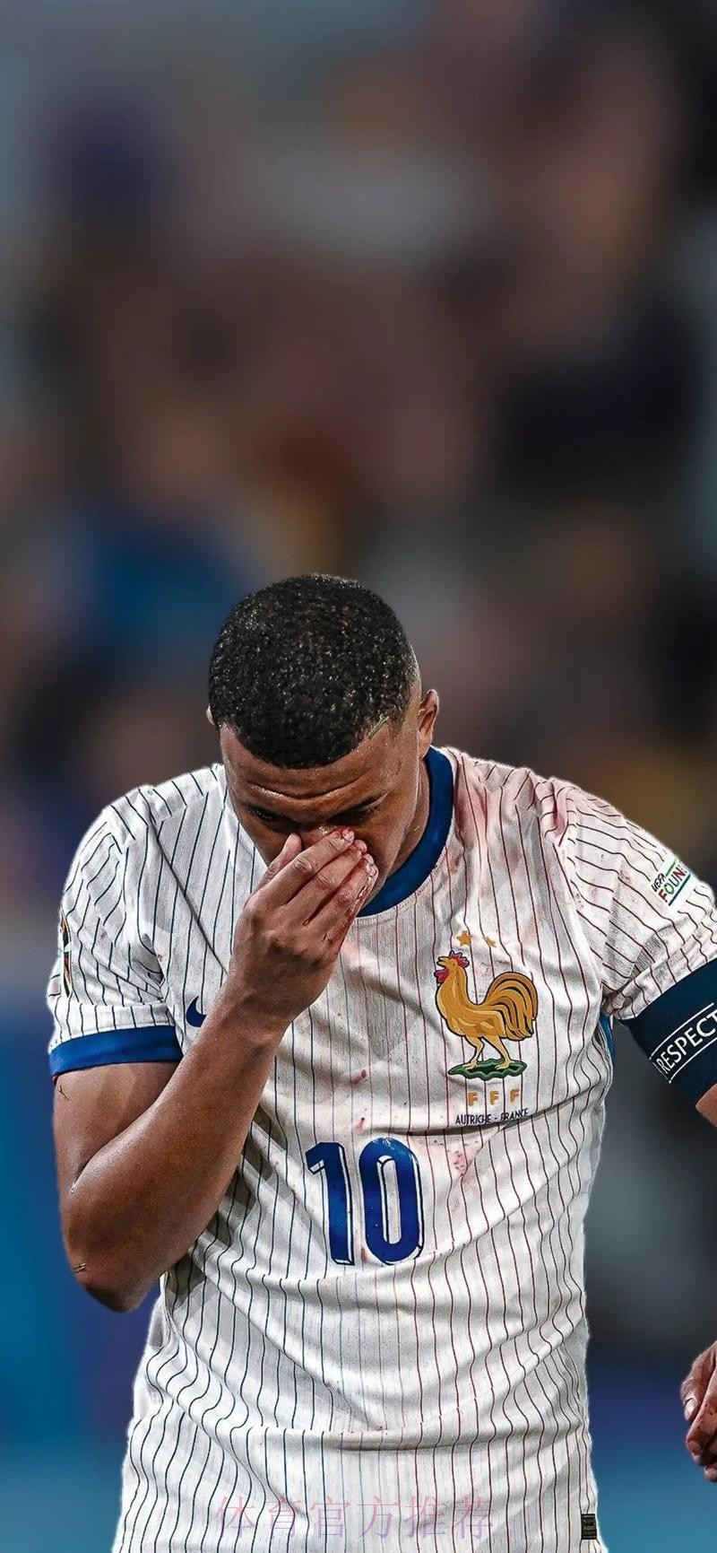 库尔图瓦:姆巴佩做出了很多牺牲 我们必须支持他